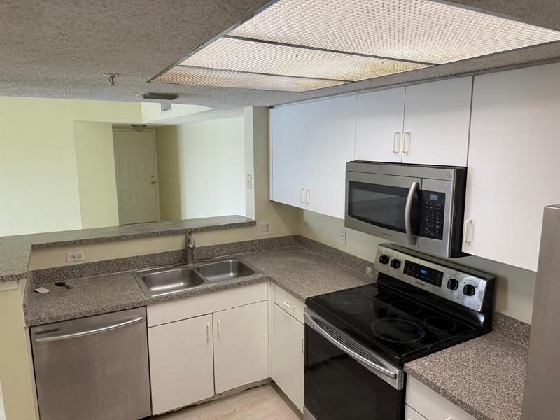 Image 24 of 34 For 5061 Wiles Rd  202