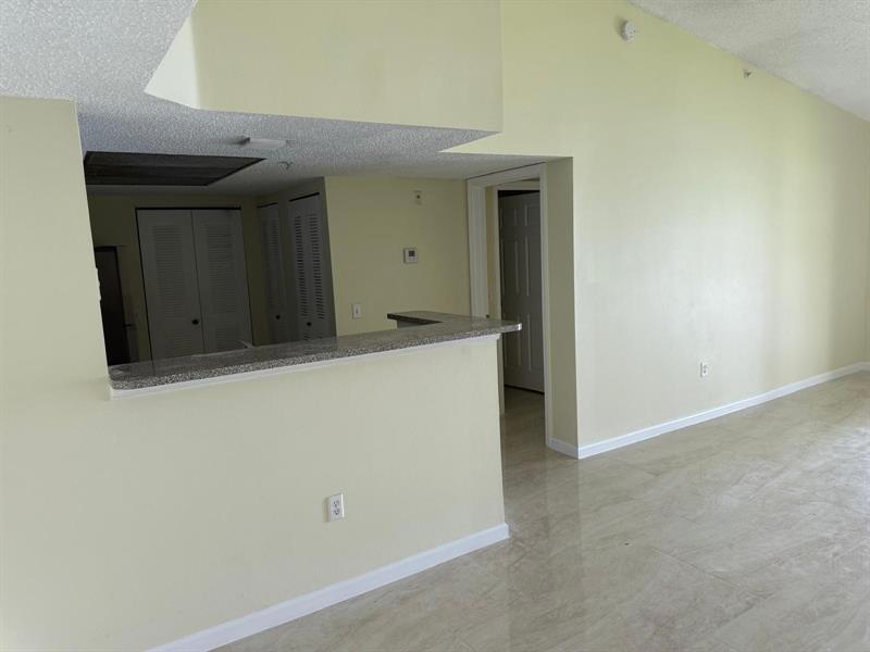 Image 3 of 34 For 5061 Wiles Rd  202