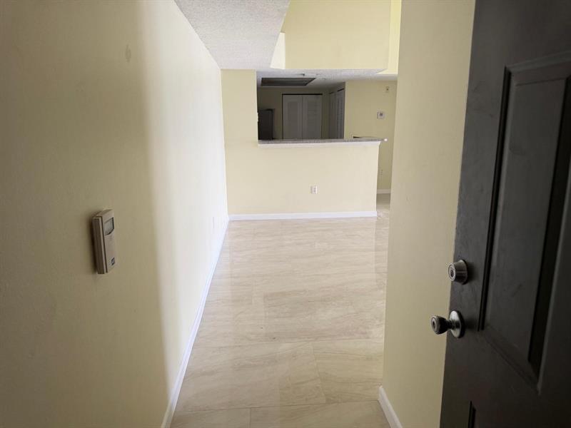 Image 4 of 34 For 5061 Wiles Rd  202