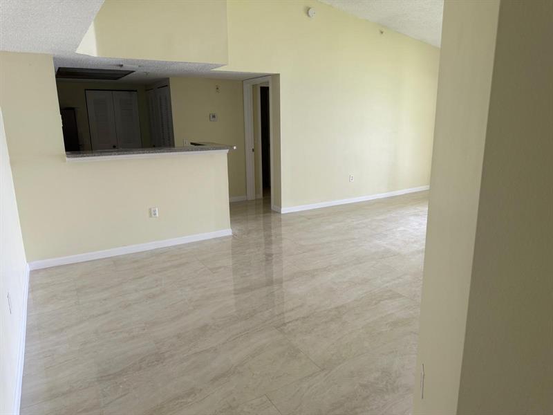 Image 7 of 34 For 5061 Wiles Rd  202