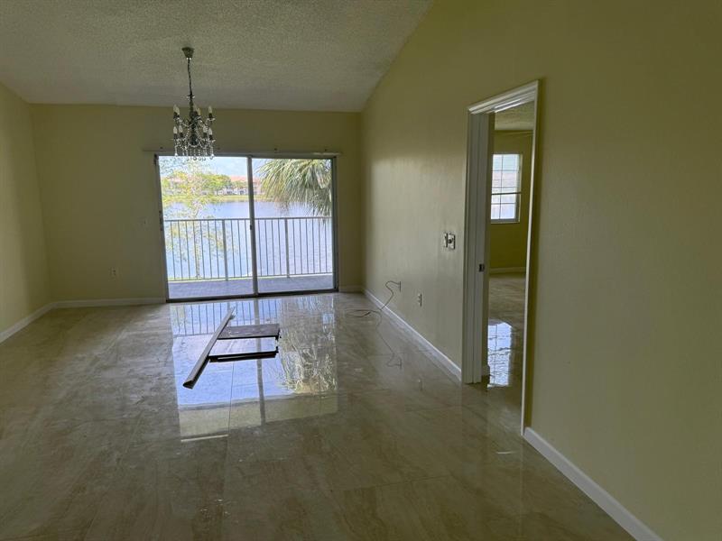 Image 9 of 34 For 5061 Wiles Rd  202