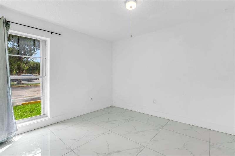 Image 15 of 31 For 4805 7th St  105-15