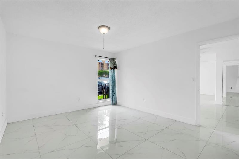 Image 21 of 31 For 4805 7th St  105-15