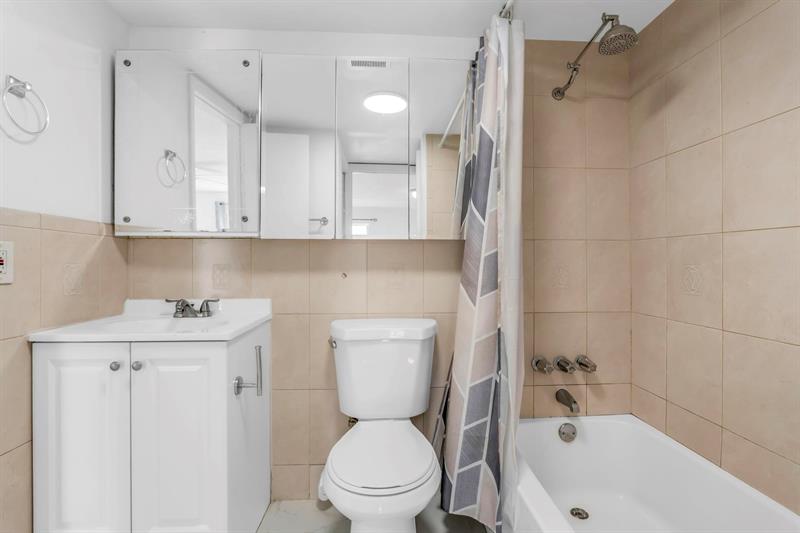 Image 24 of 31 For 4805 7th St  105-15