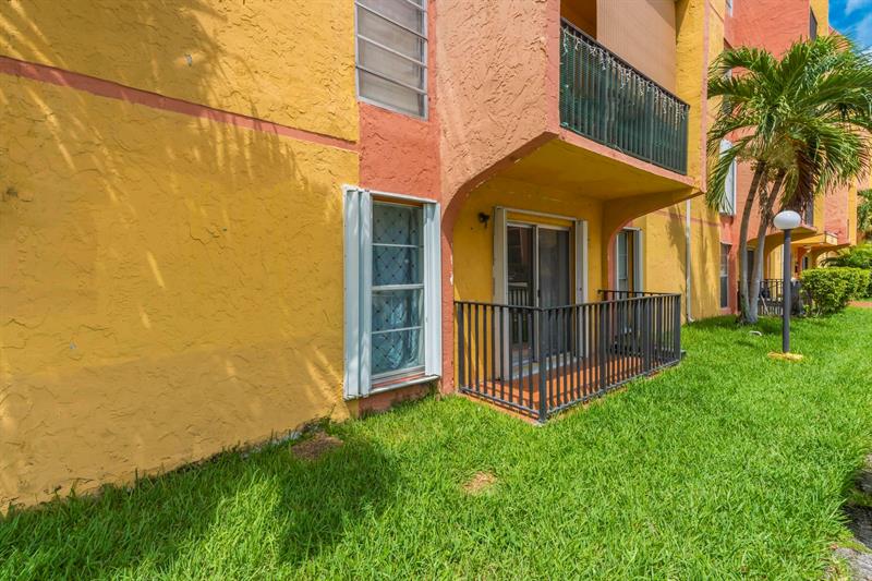 Image 27 of 31 For 4805 7th St  105-15