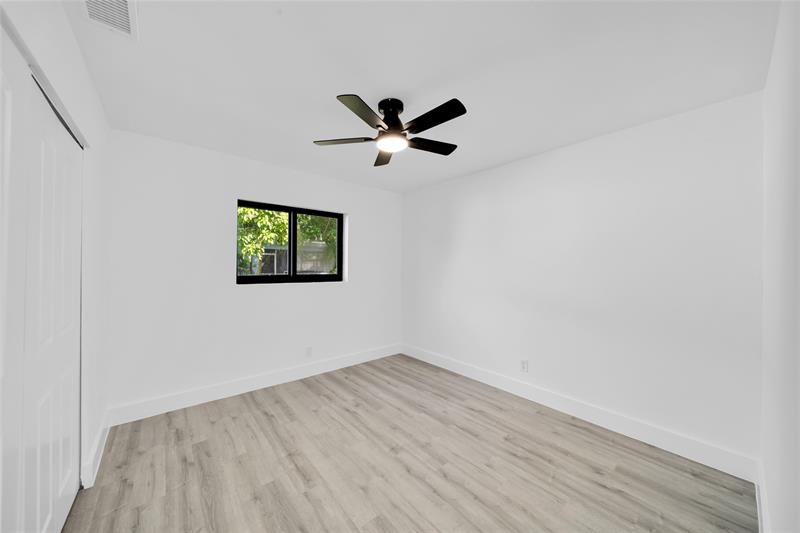 Image 10 of 39 For 7301 13th Ct