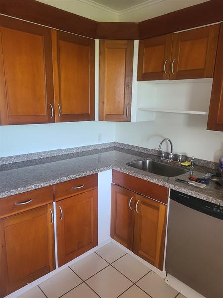 Image 3 of 12 For 2751 Palm Aire Dr  505