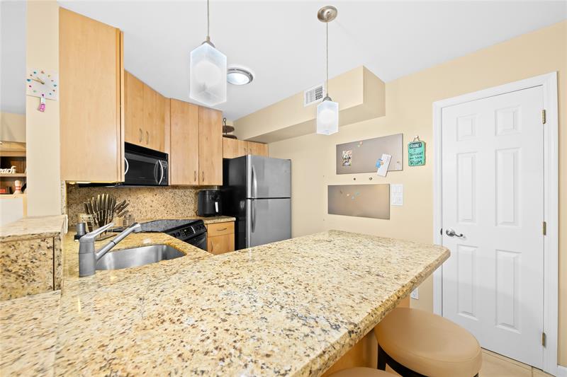 Image 11 of 35 For 95 Birch Rd  304