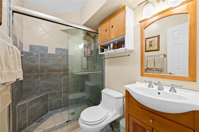 Image 19 of 35 For 95 Birch Rd  304