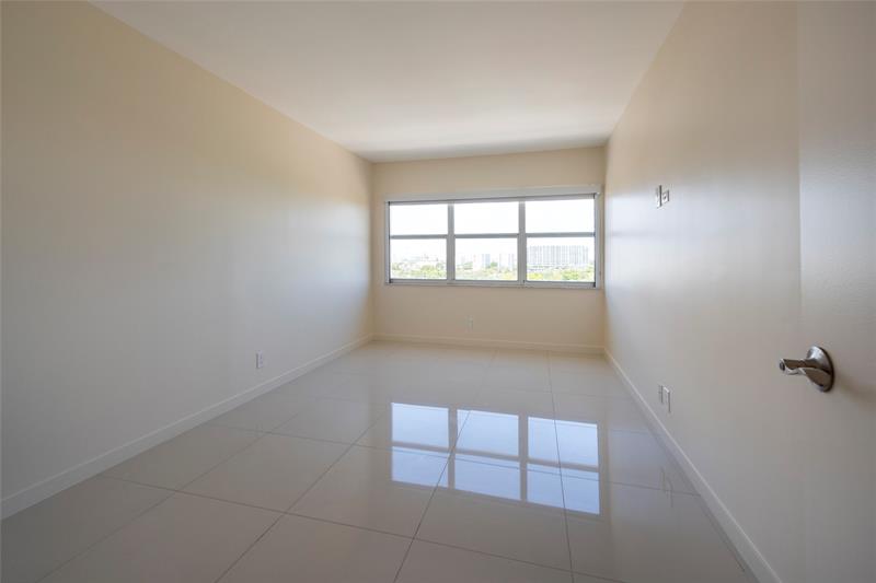 Image 15 of 28 For 2555 11th St  902