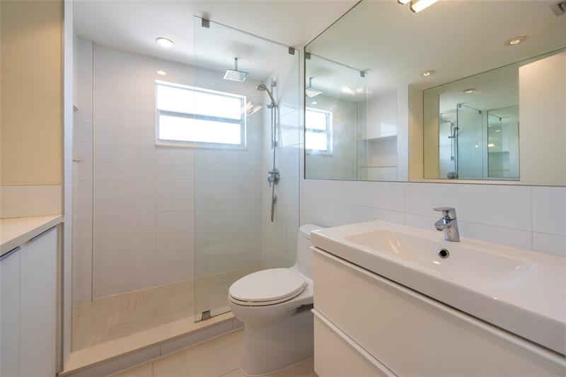 Image 18 of 28 For 2555 11th St  902