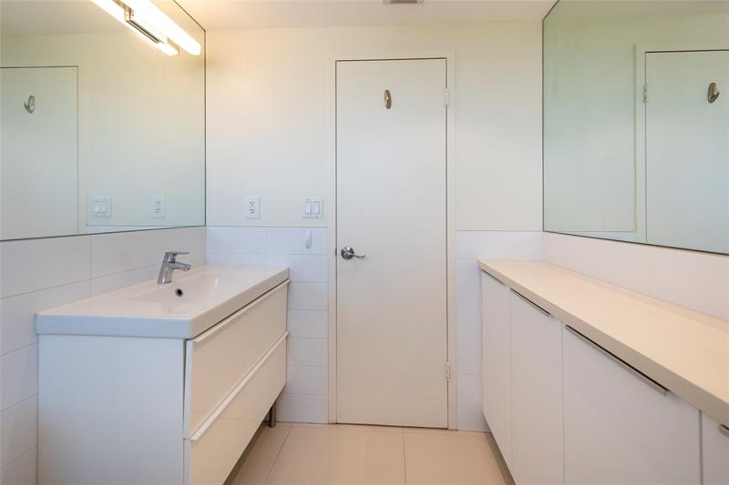 Image 19 of 28 For 2555 11th St  902