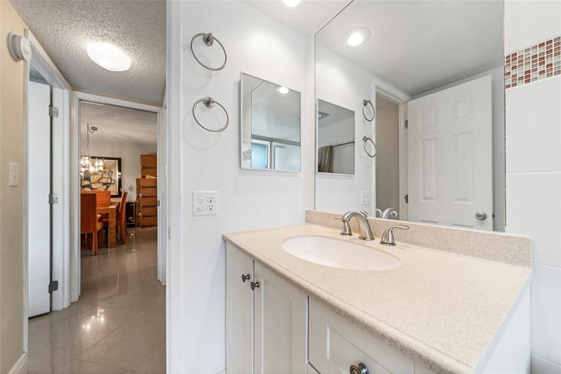 Image 19 of 32 For 3960 Oaks Clubhouse Dr  312