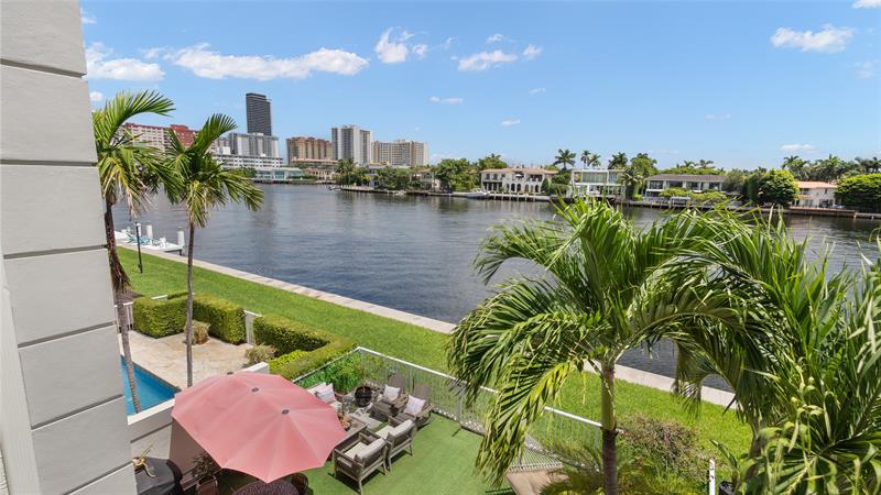 Image 37 of 66 For 21205 38th Ave  66