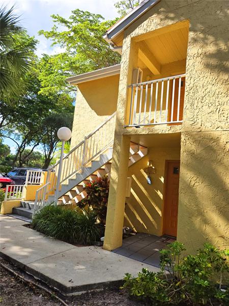 Image 10 of 18 For 922 Coral Club Dr  922