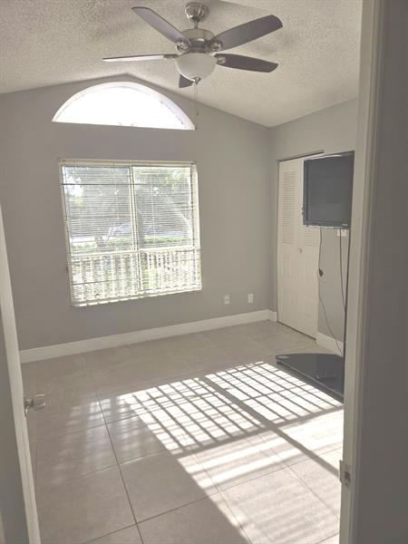 Image 13 of 18 For 922 Coral Club Dr  922