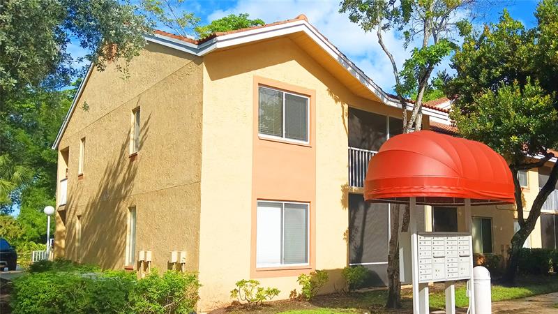 Image 17 of 18 For 922 Coral Club Dr  922