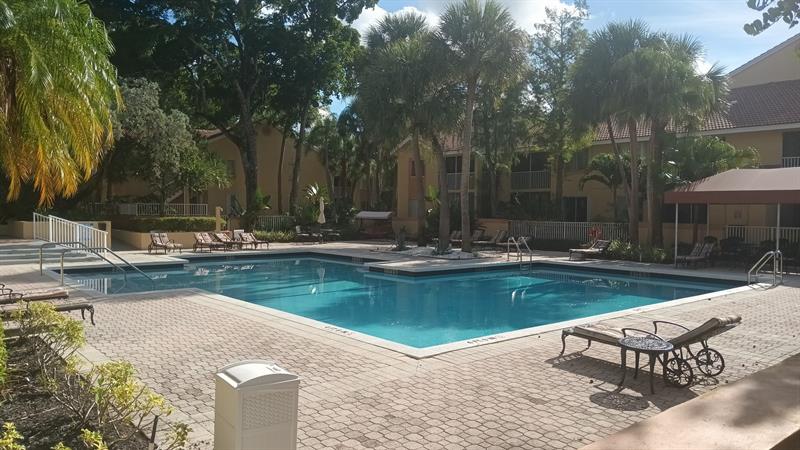 Image 3 of 18 For 922 Coral Club Dr  922