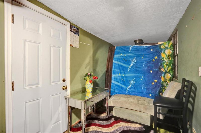 Image 12 of 48 For 251 Hemingway Cir  251