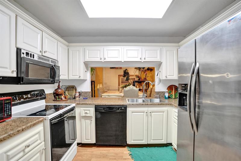 Image 14 of 48 For 251 Hemingway Cir  251