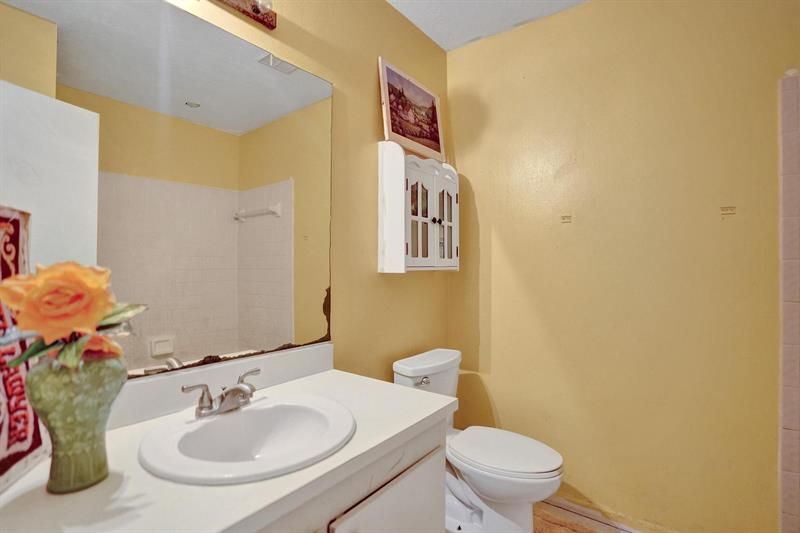 Image 18 of 48 For 251 Hemingway Cir  251