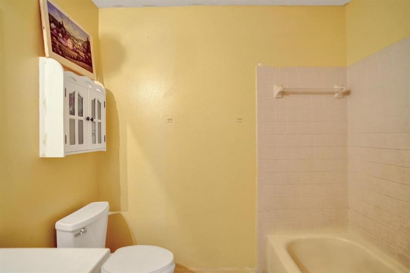 Image 20 of 48 For 251 Hemingway Cir  251