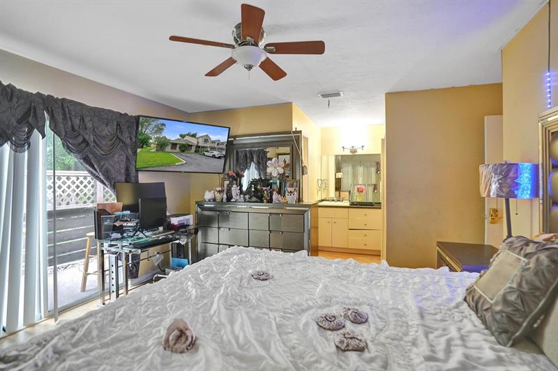 Image 23 of 48 For 251 Hemingway Cir  251