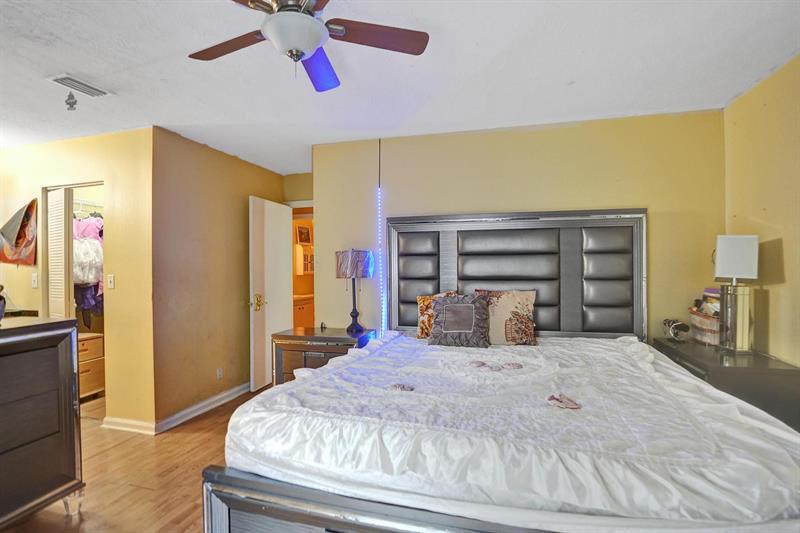 Image 24 of 48 For 251 Hemingway Cir  251