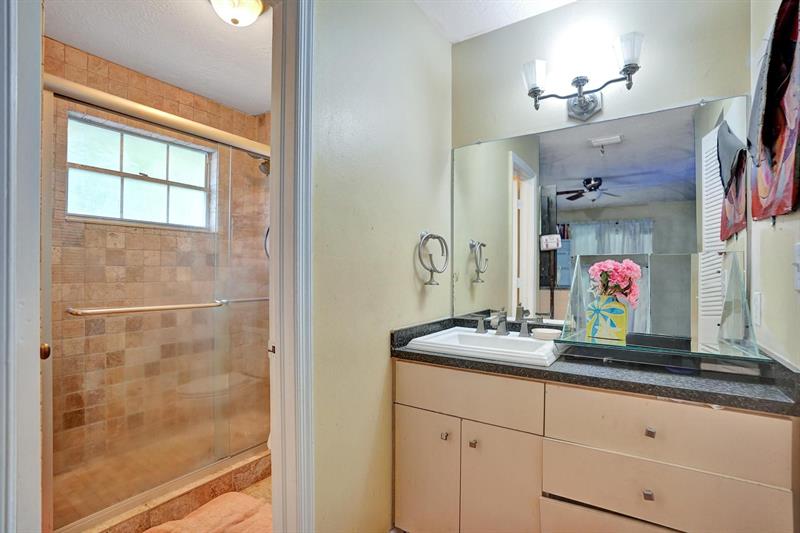 Image 25 of 48 For 251 Hemingway Cir  251
