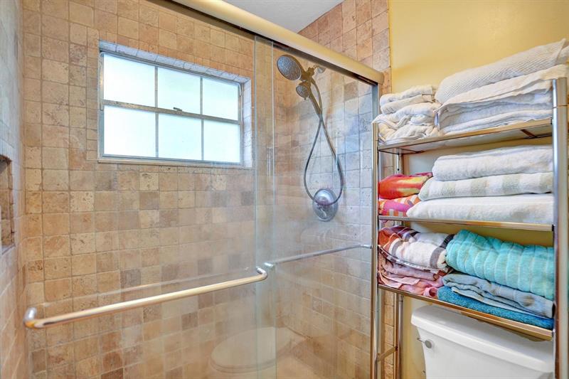 Image 27 of 48 For 251 Hemingway Cir  251