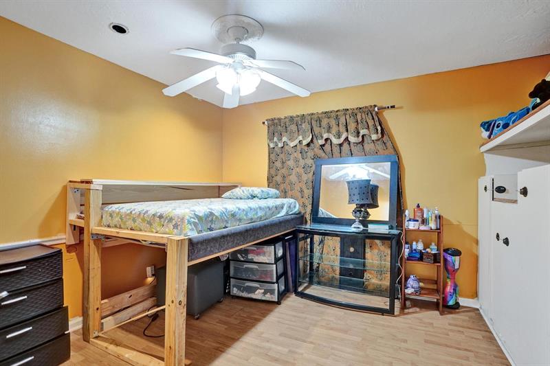 Image 29 of 48 For 251 Hemingway Cir  251