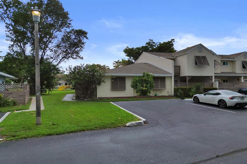 Image 34 of 48 For 251 Hemingway Cir  251