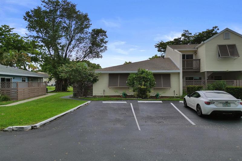 Image 35 of 48 For 251 Hemingway Cir  251