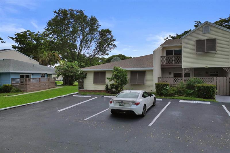 Image 36 of 48 For 251 Hemingway Cir  251