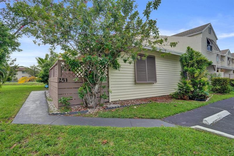 Image 37 of 48 For 251 Hemingway Cir  251