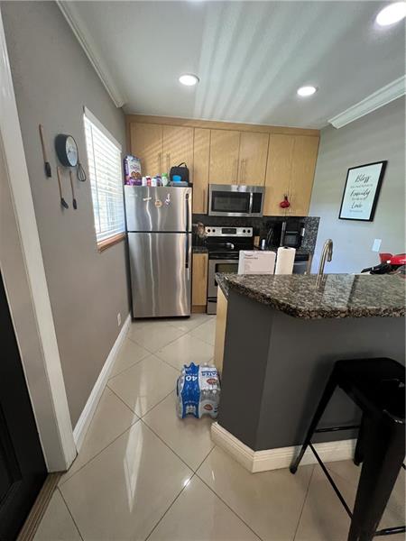 Image 3 of 23 For 811 14th Pl  7