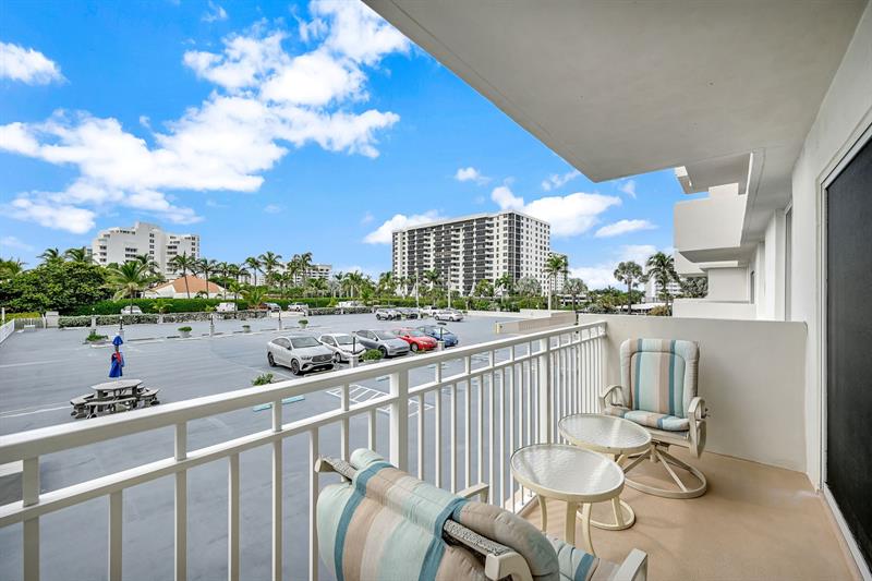 Image 26 of 59 For 3301 Ocean Blvd.  109