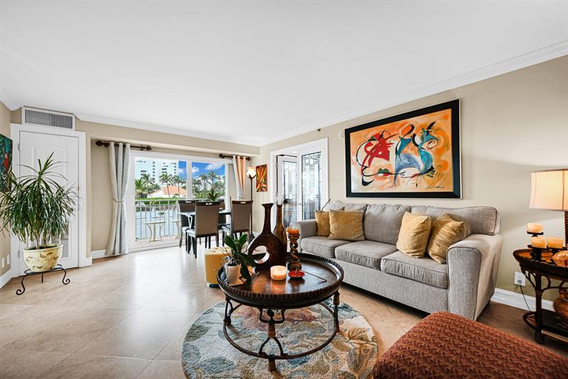 Image 39 of 59 For 3301 Ocean Blvd.  109