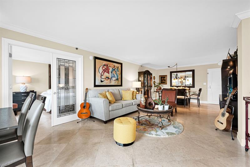 Image 40 of 59 For 3301 Ocean Blvd.  109