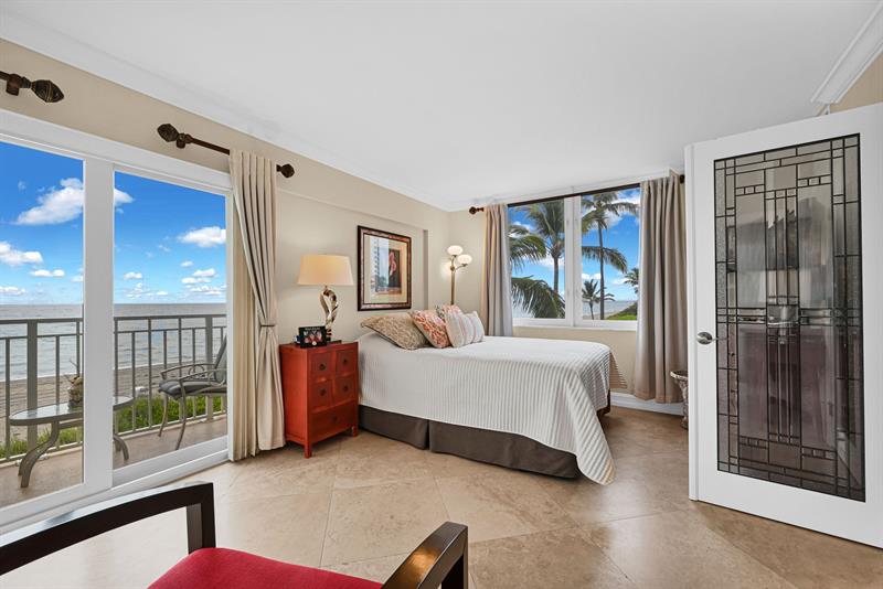 Image 44 of 59 For 3301 Ocean Blvd.  109