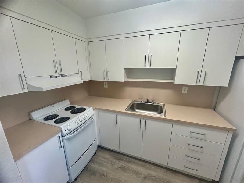 Image 4 of 11 For 7624 Pembroke Rd  A
