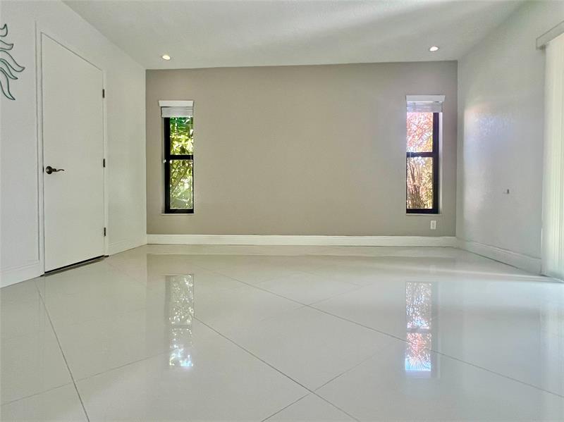 Image 23 of 64 For 10702 Beach Palm Ct  A