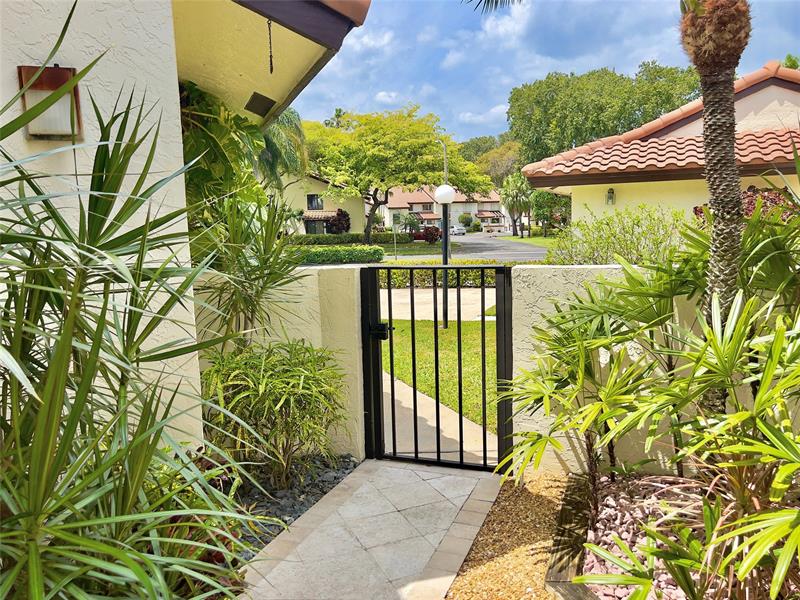 Image 37 of 64 For 10702 Beach Palm Ct  A
