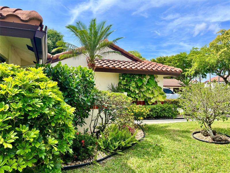 Image 41 of 64 For 10702 Beach Palm Ct  A