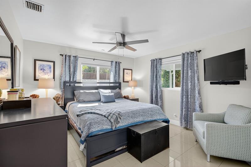 Image 13 of 30 For 540 38th St  