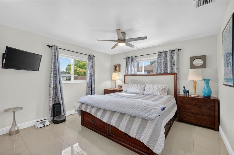 Image 16 of 30 For 540 38th St  