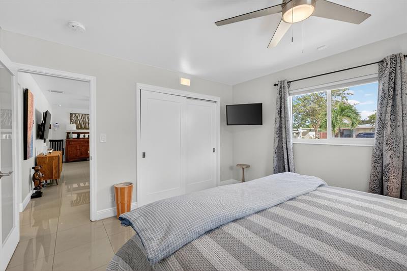 Image 17 of 30 For 540 38th St  