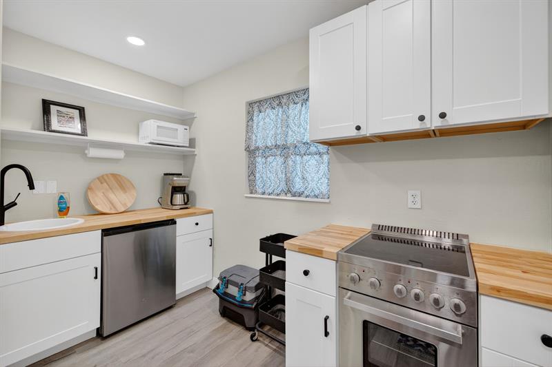 Image 18 of 30 For 540 38th St  