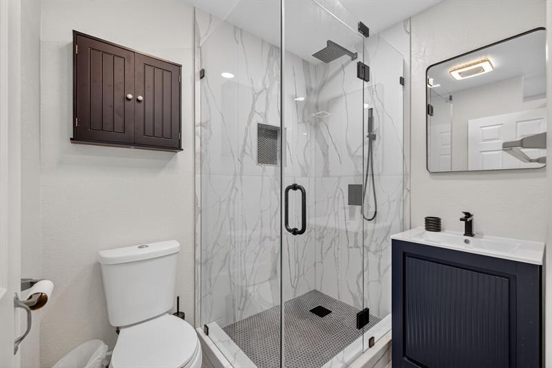 Image 20 of 30 For 540 38th St  