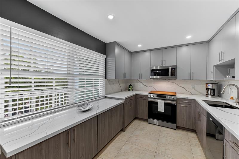 Image 16 of 61 For 802 Cypress Grove Ln  503